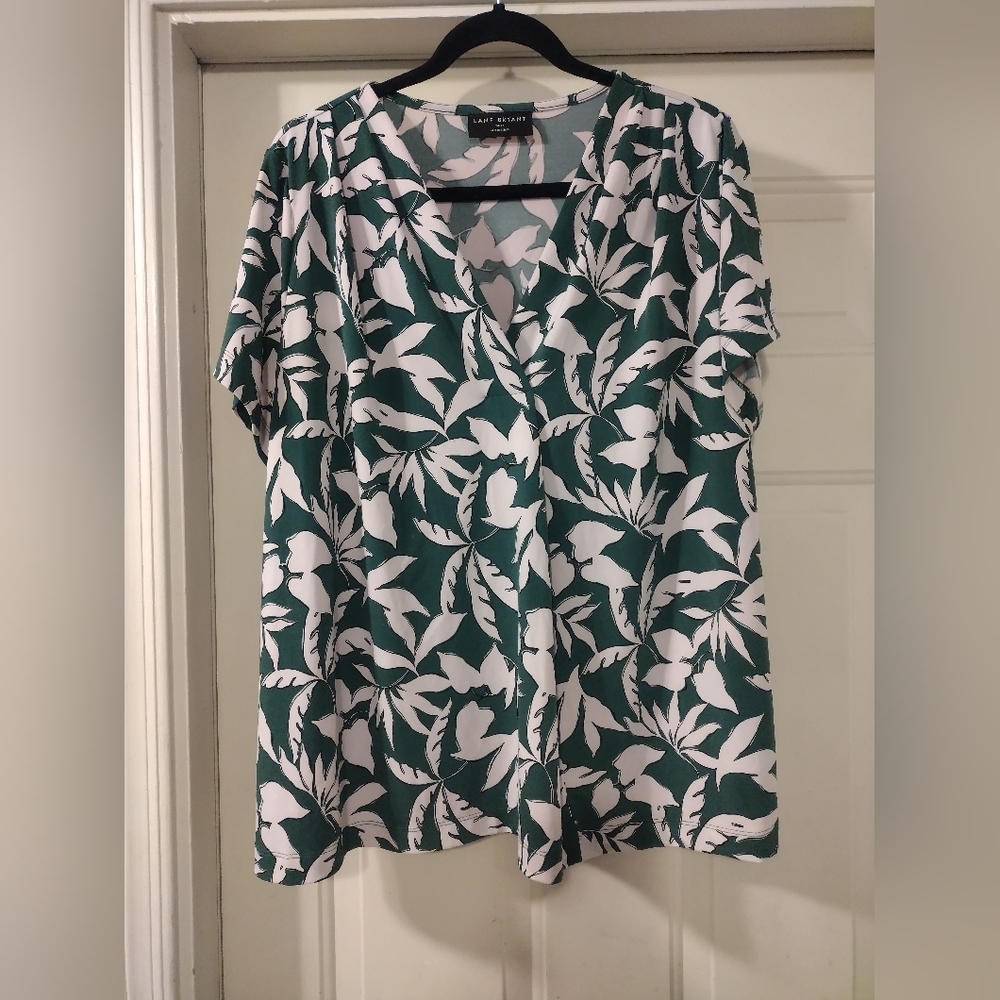 Layne Bryant Elegant Green and White Leaf Print Blouse Size 14/16